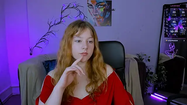 Snapshot of lola_sun12 chatting on 18, 9, 2025 lola sun12 online show from 18, 9, 2025