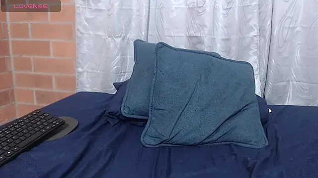 Snapshot of Montserrat_Jay chatting on 15, 7, 2026 Montserrat Jay online show from 15, 7, 2026