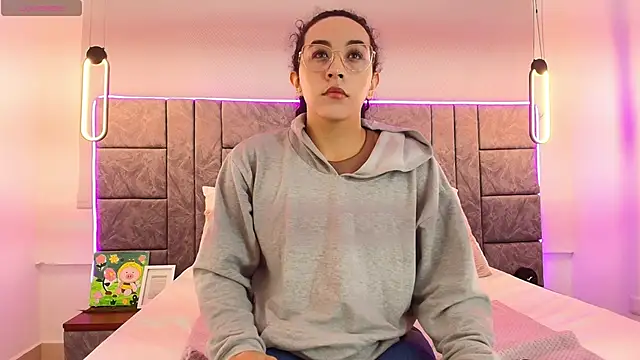 alehia cute online show from 17, 10, 2025