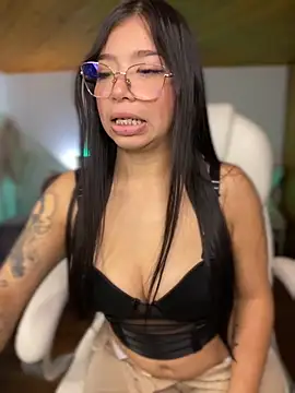 Maddy Piink online show from 18, 11, 2025