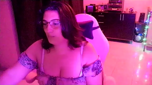 Snapshot of lina_maria99 chatting on 28, 4, 2026 lina maria99 online show from 28, 4, 2026