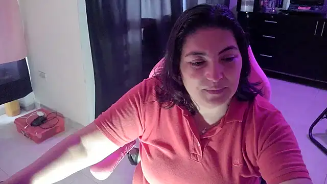 Snapshot of lina_maria99 chatting on 5, 5, 2026 lina maria99 online show from 5, 5, 2026