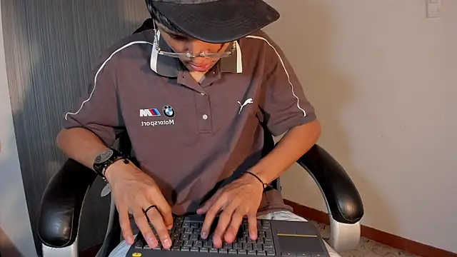 Daddy Darcks online show from 18, 10, 2025