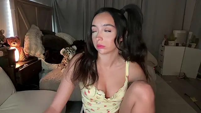 Snapshot of emmyfawn chatting on 11, 5, 2026 emmyfawn online show from 11, 5, 2026