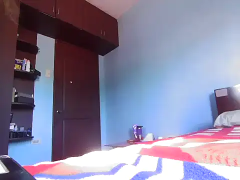 Snapshot of Yummiiieee28 chatting on 3, 10, 2025 Yummiiieee28 online show from 3, 10, 2025