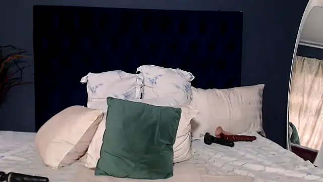 PrettyBoobsxx42 online show from 23, 12, 2025