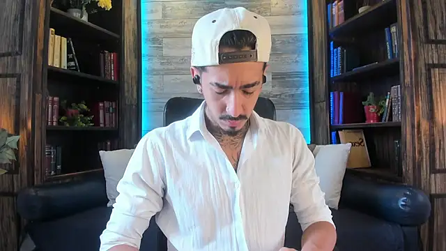 Snapshot of Donovan_Desmond chatting on 13, 10, 2025 Donovan Desmond online show from 13, 10, 2025