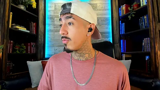 Snapshot of Donovan_Desmond chatting on 21, 10, 2025 Donovan Desmond online show from 21, 10, 2025