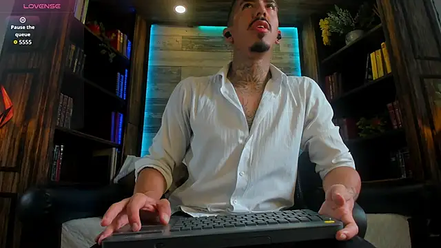 Snapshot of Donovan_Desmond chatting on 27, 10, 2025 Donovan Desmond online show from 27, 10, 2025