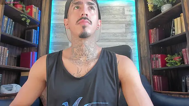 Snapshot of Donovan_Desmond chatting on 29, 10, 2025 Donovan Desmond online show from 29, 10, 2025