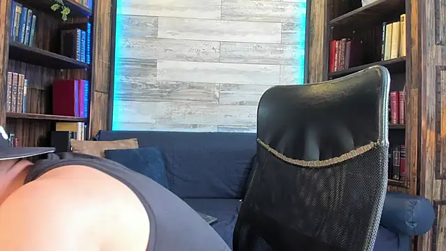 Snapshot of Donovan_Desmond chatting on 30, 10, 2025 Donovan Desmond online show from 30, 10, 2025