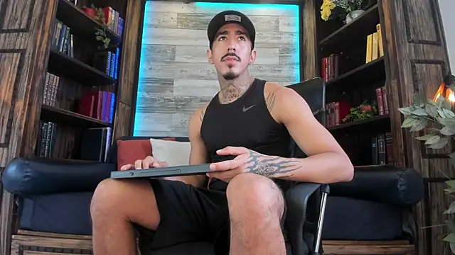 Snapshot of Donovan_Desmond chatting on 10, 11, 2025 Donovan Desmond online show from 10, 11, 2025