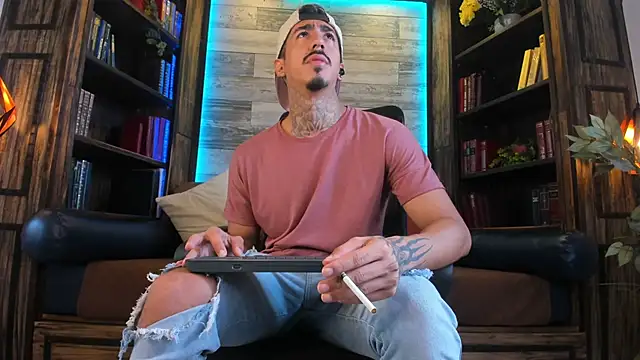 Snapshot of Donovan_Desmond chatting on 12, 11, 2025 Donovan Desmond online show from 12, 11, 2025