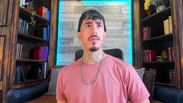 Snapshot of Donovan_Desmond chatting on 19, 11, 2025 Donovan Desmond online show from 19, 11, 2025