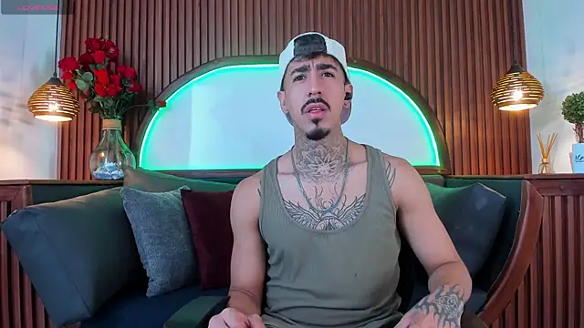 Snapshot of Donovan_Desmond chatting on 21, 11, 2025 Donovan Desmond online show from 21, 11, 2025