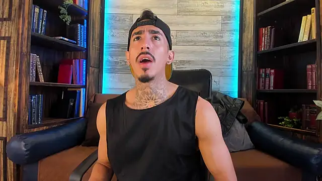 Snapshot of Donovan_Desmond chatting on 24, 11, 2025 Donovan Desmond online show from 24, 11, 2025