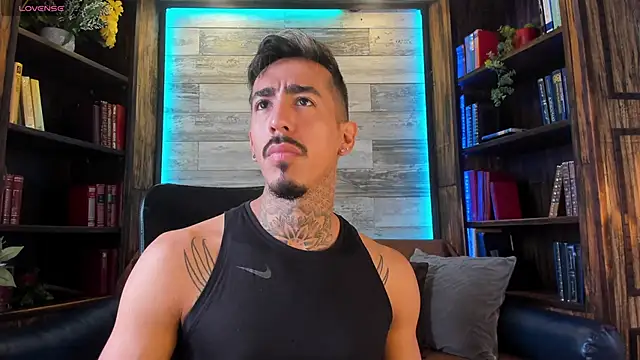 Snapshot of Donovan_Desmond chatting on 25, 11, 2025 Donovan Desmond online show from 25, 11, 2025