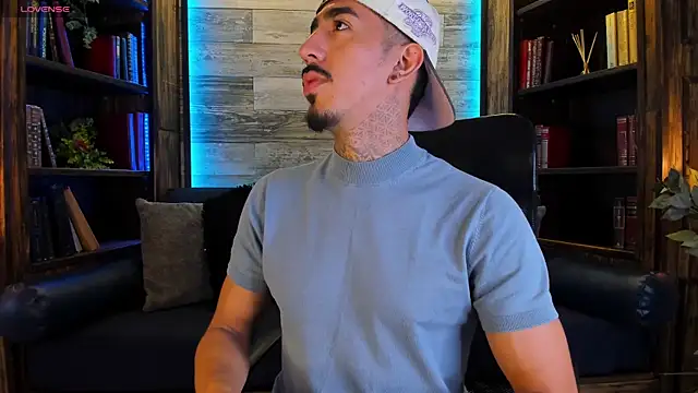 Snapshot of Donovan_Desmond chatting on 18, 12, 2025 Donovan Desmond online show from 18, 12, 2025