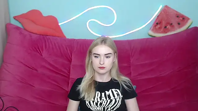 Snapshot of SofySofty chatting on 8, 11, 2025 SofySofty online show from 8, 11, 2025