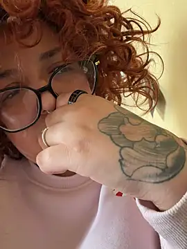 Snapshot of chiaretta_loveit chatting on 6, 11, 2025 chiaretta loveit online show from 6, 11, 2025