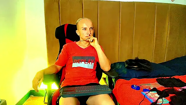 Snapshot of DaddyPoweer chatting on 13, 9, 2025 DaddyPoweer online show from 13, 9, 2025