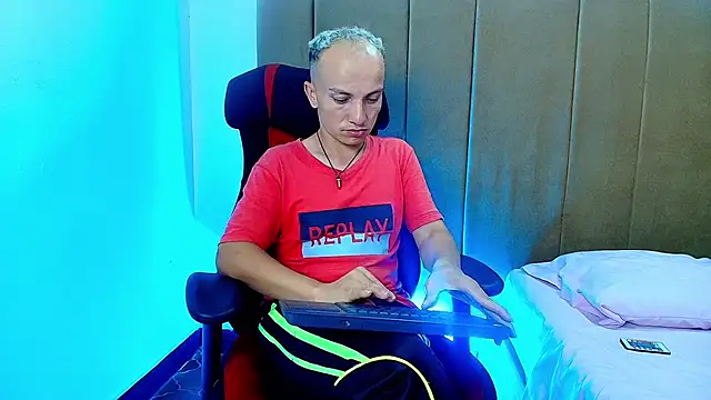 Snapshot of DaddyPoweer chatting on 23, 9, 2025 DaddyPoweer online show from 23, 9, 2025