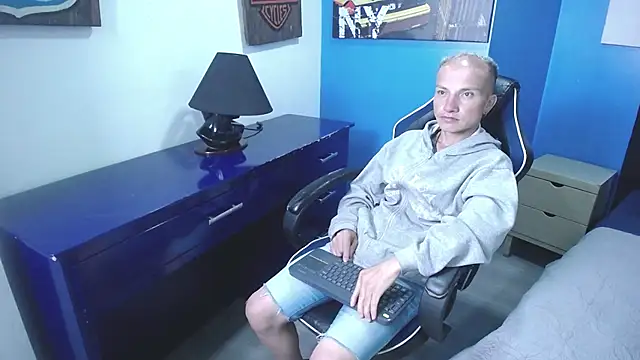 Snapshot of DaddyPoweer chatting on 4, 10, 2025 DaddyPoweer online show from 4, 10, 2025
