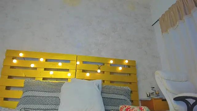 bonnie sm online show from 25, 11, 2025