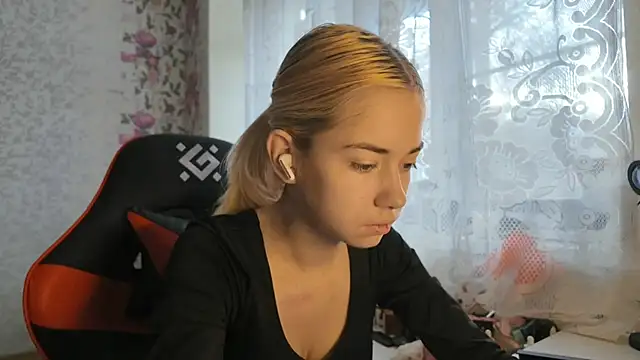 Witching Moon online show from 6, 11, 2025