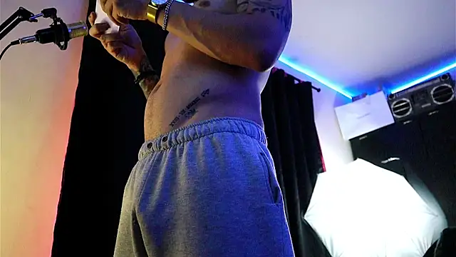 AlphaMasterXxx online show from 13, 9, 2025