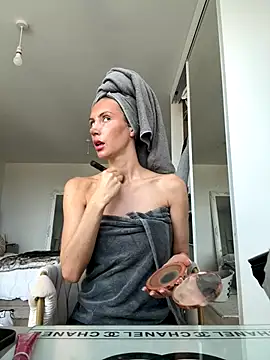 MilaRenee online show from 25, 10, 2025