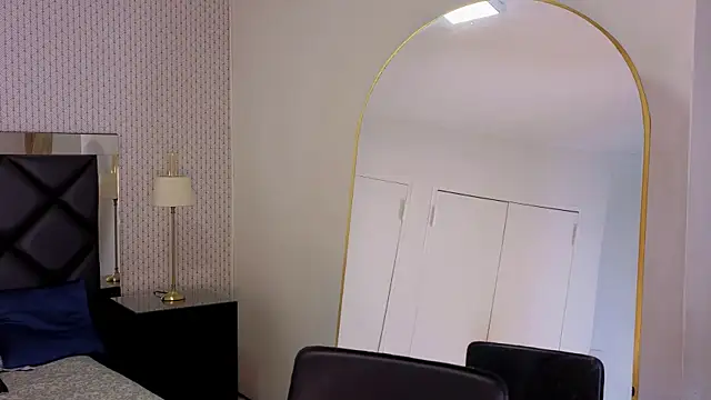 mysterius boy online show from 21, 10, 2025