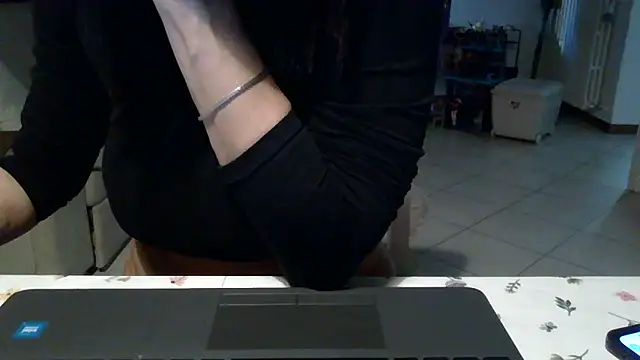 Snapshot of Melissa764 chatting on 24, 10, 2025 Melissa764 online show from 24, 10, 2025