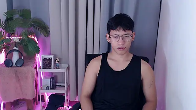 Snapshot of pinkcock_froi2305 chatting on 5, 2, 2026 pinkcock froi2305 online show from 5, 2, 2026