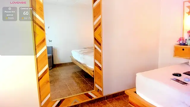 Snapshot of SoleneFontaine chatting on 10, 9, 2025 SoleneFontaine online show from 10, 9, 2025