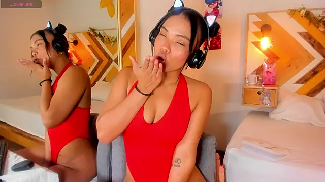 Snapshot of SoleneFontaine chatting on 11, 10, 2025 SoleneFontaine online show from 11, 10, 2025