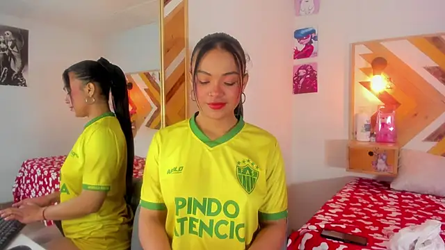 Snapshot of SoleneFontaine chatting on 14, 11, 2025 SoleneFontaine online show from 14, 11, 2025