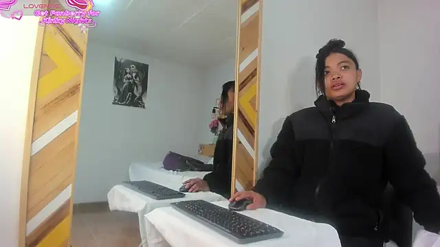 Snapshot of SoleneFontaine chatting on 16, 12, 2025 SoleneFontaine online show from 16, 12, 2025