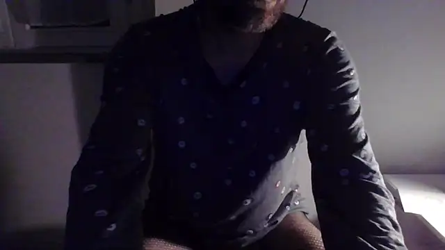 Snapshot of Skeye2 chatting on 27, 11, 2025 Skeye2 online show from 27, 11, 2025