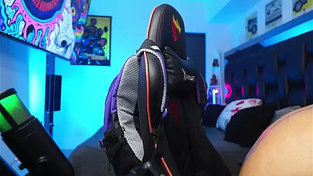 logan hugh8 online show from 13, 2, 2026