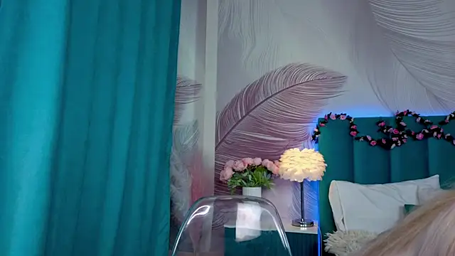 Monica Leen online show from 22, 11, 2025