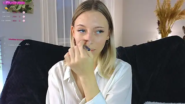 NyxaThorn online show from 20, 10, 2025