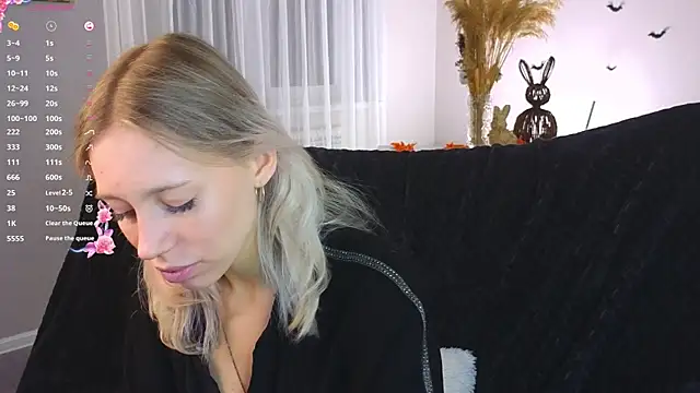 NyxaThorn online show from 2, 11, 2025