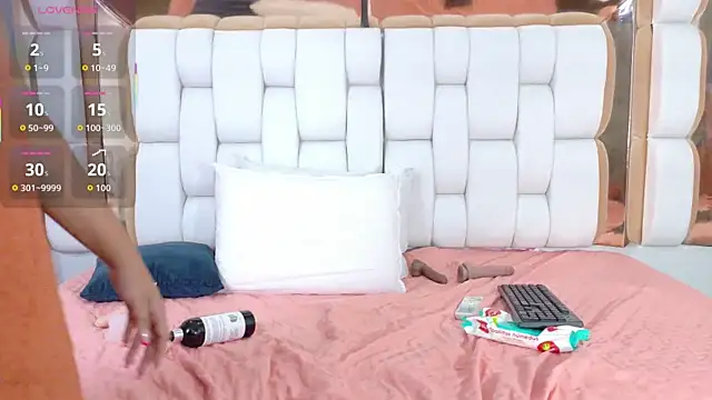 Daddyfavouritegirl online show from 18, 11, 2025