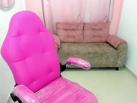 Emiss Jones online show from 30, 10, 2025