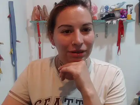 Snapshot of cloequeen15 chatting on 8, 9, 2025 cloequeen15 online show from 8, 9, 2025