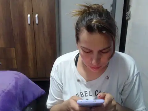 cloequeen15 online show from 11, 11, 2025