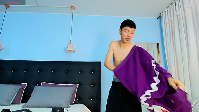 Abraham horny18 online show from 8, 9, 2025