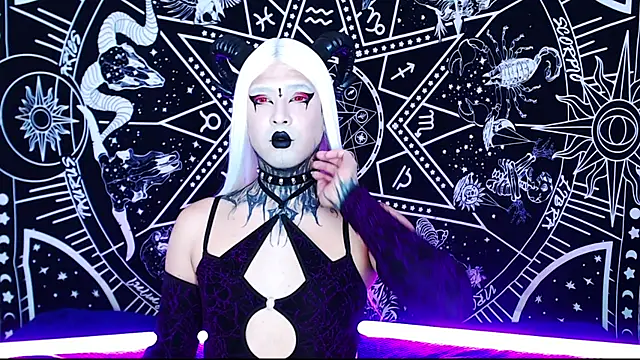 naomi satan online show from 17, 4, 2026