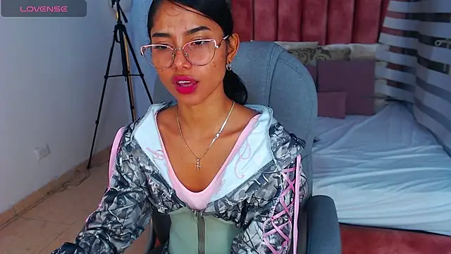 Milaa Star  online show from 2, 10, 2025